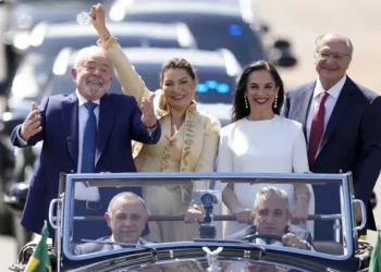 Presta Lula juramento como presidente para liderar un Brasil polarizado