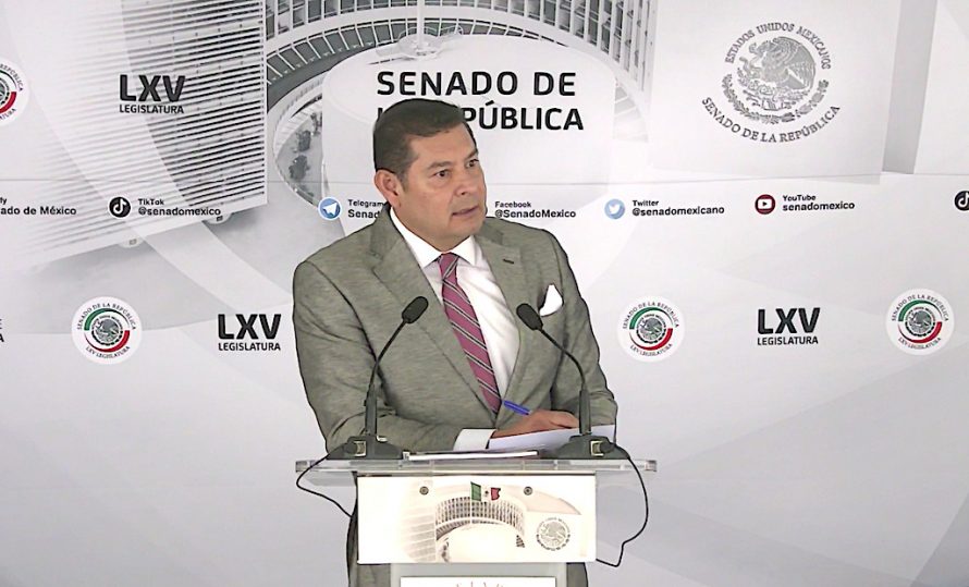 Arremete presidente del Senado contra gobiernos locales por tener a policías en la miseria