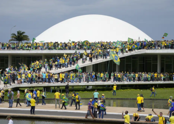 Multitud pro-Bolsonaro asalta el Congreso de Brasil y otros sitios