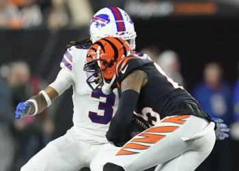 Hamlin de los Bills en estado crítico tras colapso en el campo