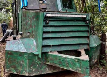 En operativo sorpresa en Frontera Comalapa se aseguran vehículos “monstruo” y se rescatan a 8 personas extranjeras