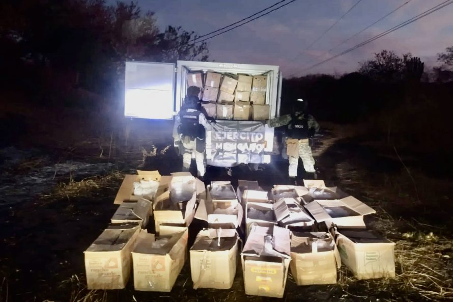 Aseguran camión con 1.4 toneladas de metanfetamina en Culiacán, Sinaloa