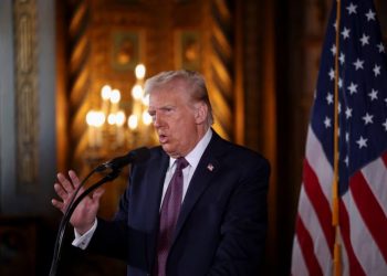 México “está esencialmente dirigido por los cárteles”, afirma Trump; propone cambiar el nombre de Golfo de México a “Golfo de América”