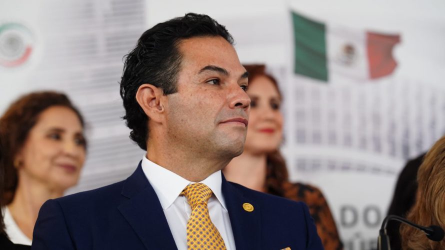 Reconoce Universidad Panamericana a Enrique Vargas su intervención para dar solución a socavón