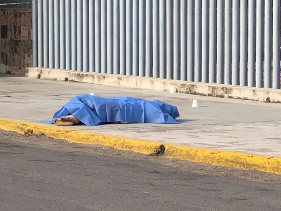 Ejecutan a ex coordinador de la Policía de Investigación de Sinaloa frente al Congreso del estado