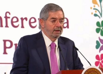 “No están solos, y no van a estar solos”, De la Fuente a mexicanos en EU