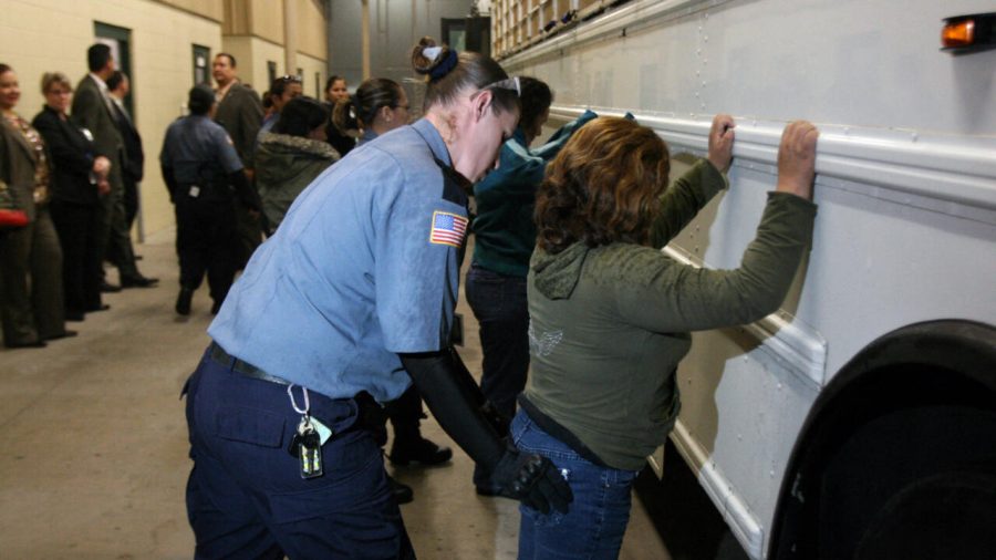 Primeras redadas antiinmigrantes de Trump dejan 538 detenidos y centenares de deportados