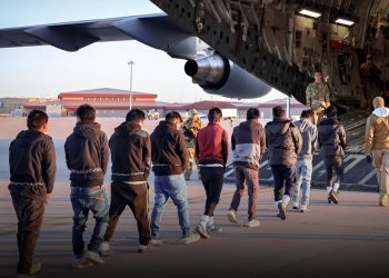 Impide Colombia entrada de aviones de EU con deportados