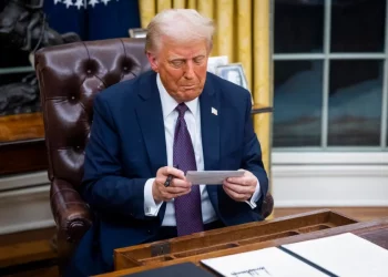 Suspende Trump aranceles a Colombia tras acuerdo sobre repatriaciones