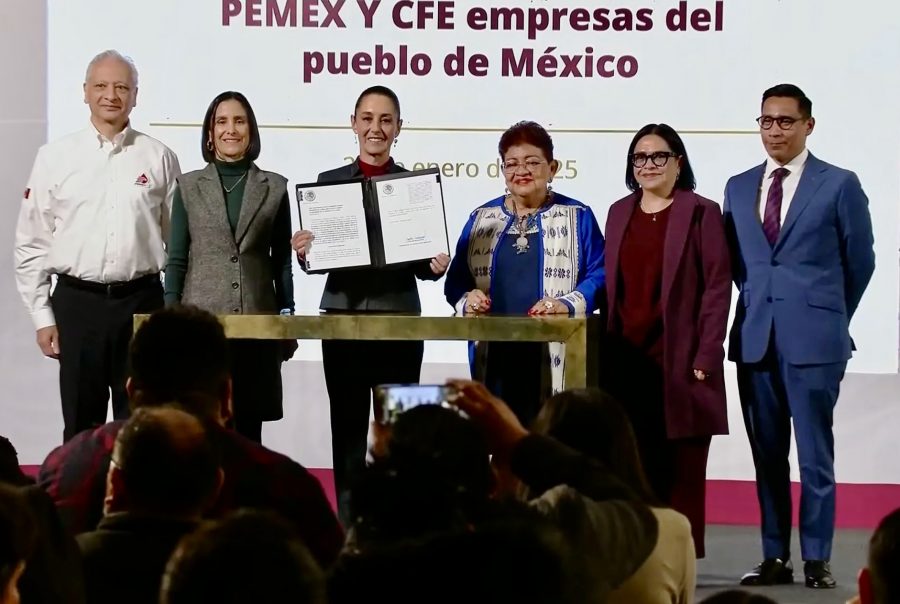 Firma Sheinbaum leyes secundarias de la reforma energética y las envía al Congreso