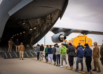 Reporta México dos presuntas violaciones a derechos de migrantes deportados de EU