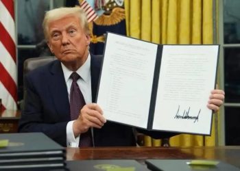 Confirma Trump aranceles de 25% a México y Canadá; analiza si incluirá al petróleo