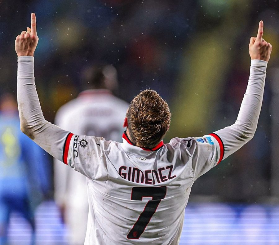 Anota Santiago Giménez su primer gol con el Milan en su debut en la Serie A