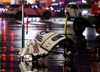 Pequeño avión se estrella en calles de Filadelfia; reportan varios muertos