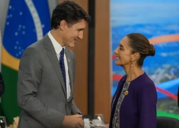 Anuncia Trudeau frente común con Sheinbaum por aranceles