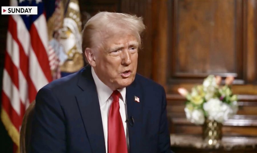 Amenaza Trump con poner aranceles a autos fabricados en México