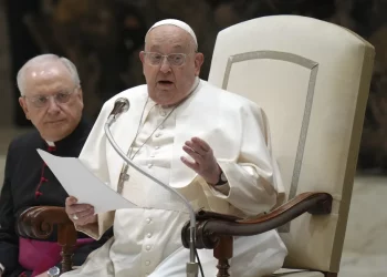 El Papa hospitalizado para tratar una bronquitis: Vaticano