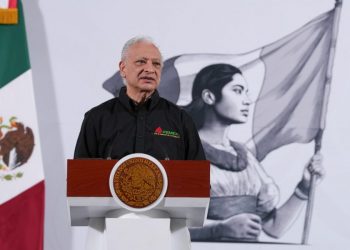 Impone gobierno control de precios a las gasolinas; el costo no será mayor a 24 pesos por litro