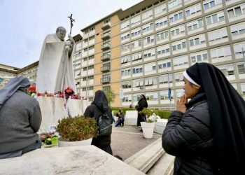 El Papa Francisco, después de un revés, tiene una noche pacífica, dice el Vaticano