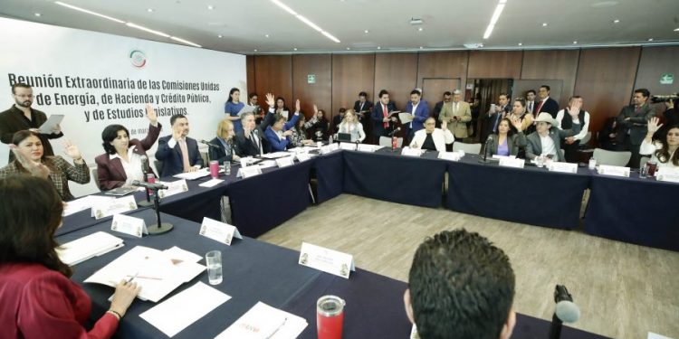 Aprueban comisiones del Senado dictamen para simplificar carga fiscal de Pemex