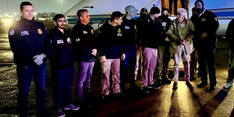 Entrega de 29 narcos a EU fue para proteger a México: Sheinbaum