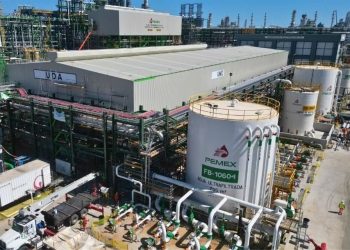 Senado aprueba reformas para aligerar la carga fiscal de Pemex