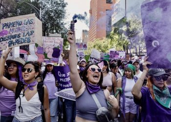 8M “Oye Claudia, no llegamos todas”, gritan mujeres en el Zócalo a Sheinbaum en el Día Internacional de la Mujer