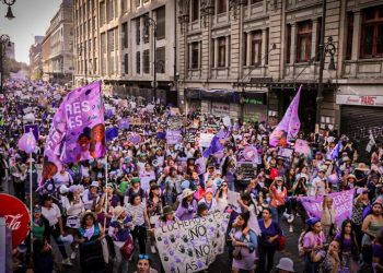 Más de 200 mil mujeres participan en manifestación para conmemorar el #8M en la CDMX; el saldo fue blanco