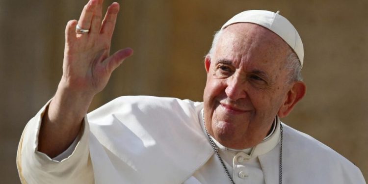 Ya no está el Papa Francisco en “peligro inminente”, tras 25 días de hospitalización