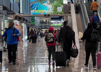 Designan al almirante Juan José Padilla Olmos como nuevo director del AICM