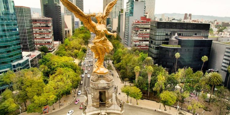 Pronostica OCDE que México caerá en recesión en 2025 y 2026