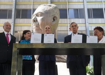 Publica Sheinbaum leyes secundarias de reforma energética; dan preponderancia a Pemex y CFE