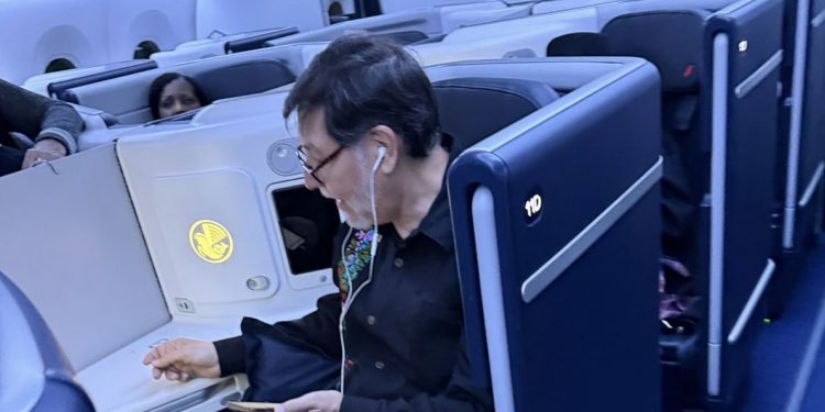 Gerardo Fernández Noroña, presidente del Senado, viaja a París en Business Clase