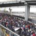 Bloquean integrantes de la CNTE accesos a la Terminal 1 y 2 del AICM; caos vial en Circuito Interior
