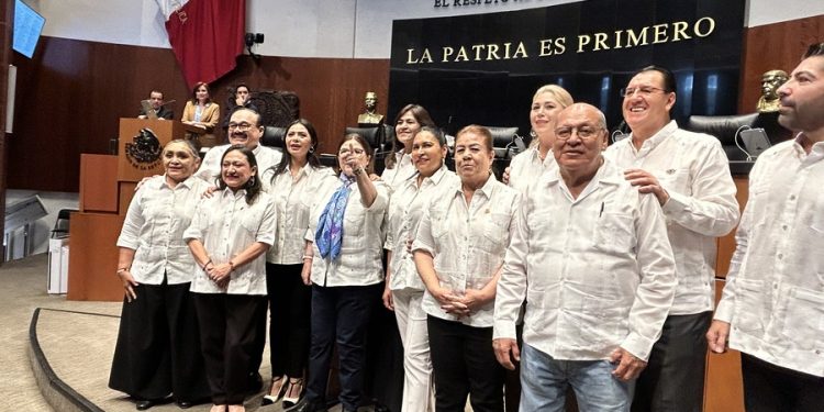 Senado celebra Día de la Guayabera de Yucatán
