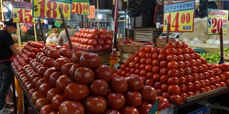 Inflación anual baja en marzo, se ubica en 3.67%