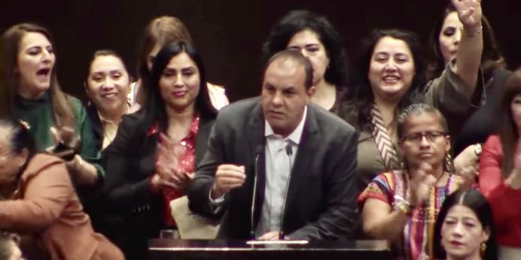 Evade Cuauhtémoc Blanco desafuero; diputadas de Morena votan a su favor