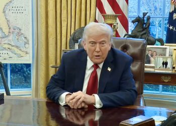 Impone Trump aranceles de 25% a autos que no se fabriquen en EU