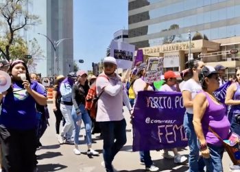 Exigen mujeres quitarle fuero a Cuauhtémoc Blanco; marchan en CdMx