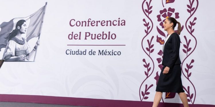 “Vallas alrededor de Palacio Nacional para proteger a manifestantes y policías”: Sheinbaum