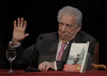 Claudia Sheinbaum lamenta la muerte de Mario Vargas Llosa