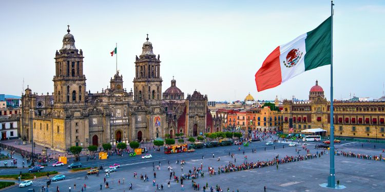Pronostica FMI que México entre en recesión en 2025 por tensiones comerciales