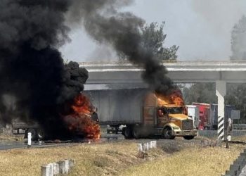 Ola de narcobloqueos sacude los límites entre Michoacán, Guanajuato y Jalisco