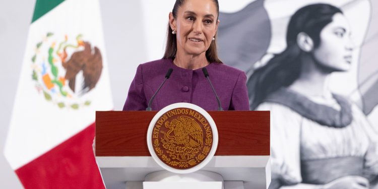 Cinco mexicanos detenidos en redadas en Colorado; Sheinbaum ofrece respaldo