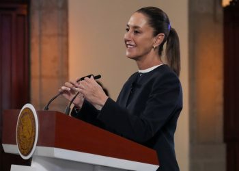 Sheinbaum califica de benéfico decreto de Trump sobre aranceles automotrices