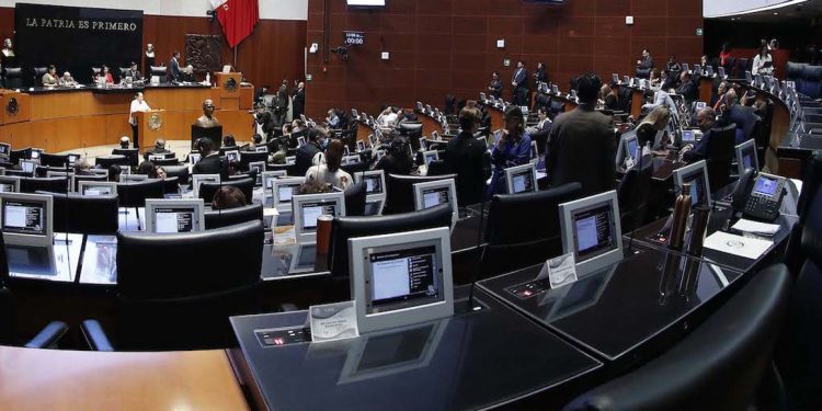 Senado recibe minutas sobre salario mínimo, protección a menores y trenes