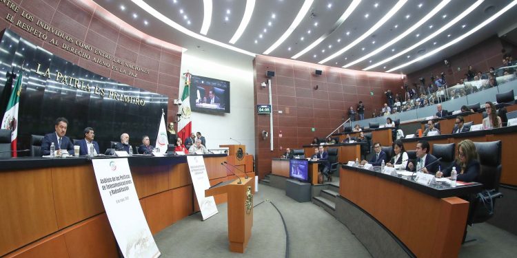 Advierten en primer conversatorio graves riesgos en reforma de telecomunicaciones: pérdida de autonomía, censura y control discrecional