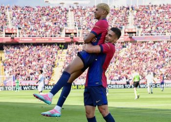Barcelona se impone al Real Madrid en un vibrante clásico y acaricia el título de LaLiga