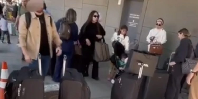 Se “entregan” 17 familiares de “El Chapo” Guzmán a autoridades de EEUU, entre ellos, la madre de Ovidio Guzmán