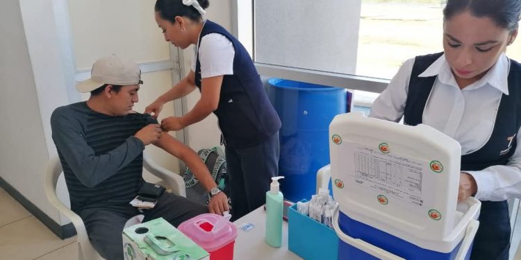 México rebasa meta de vacunación con más de 2.6 millones de dosis aplicadas